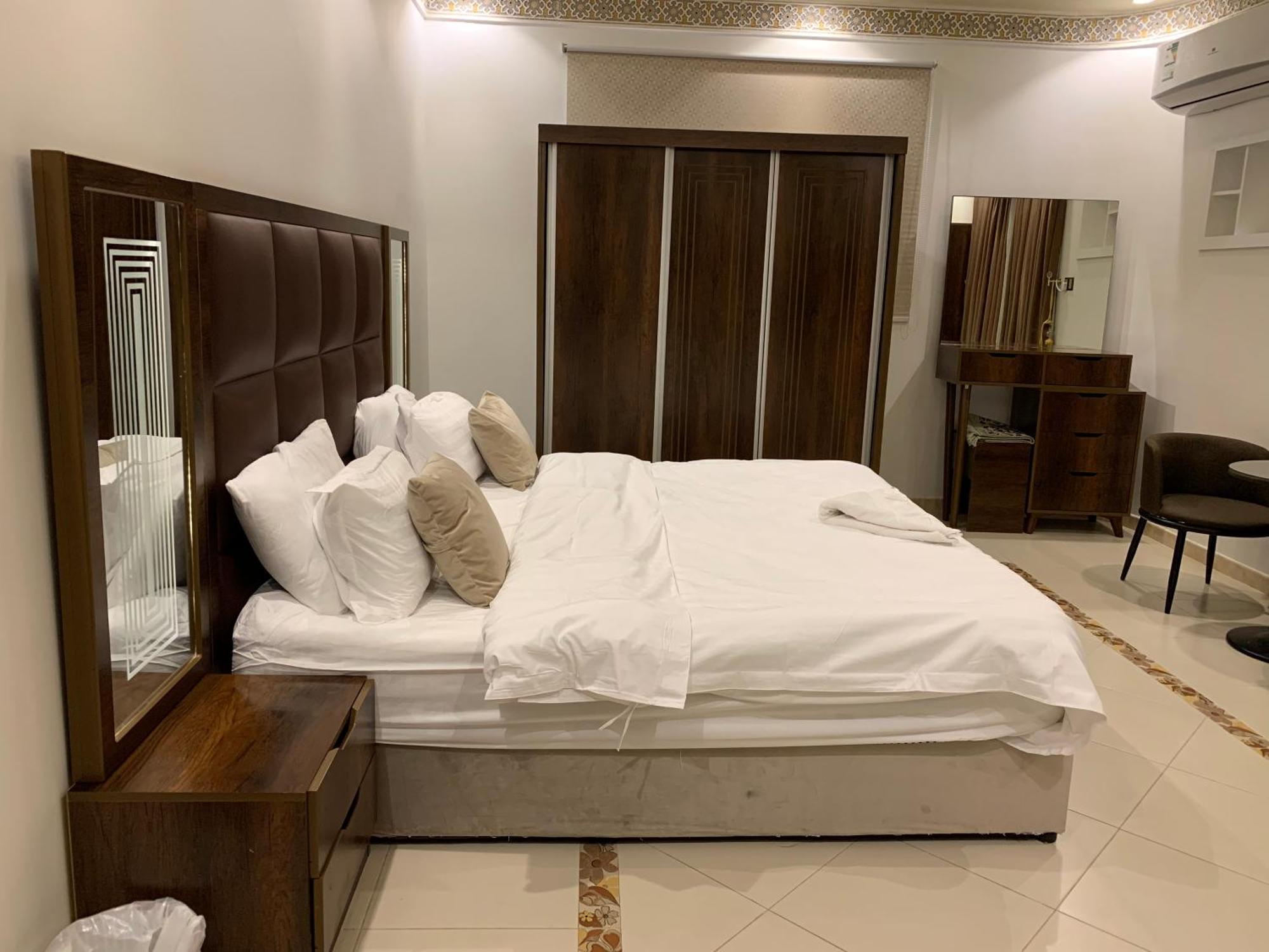 Friday Suites Al-ʿUla Esterno foto