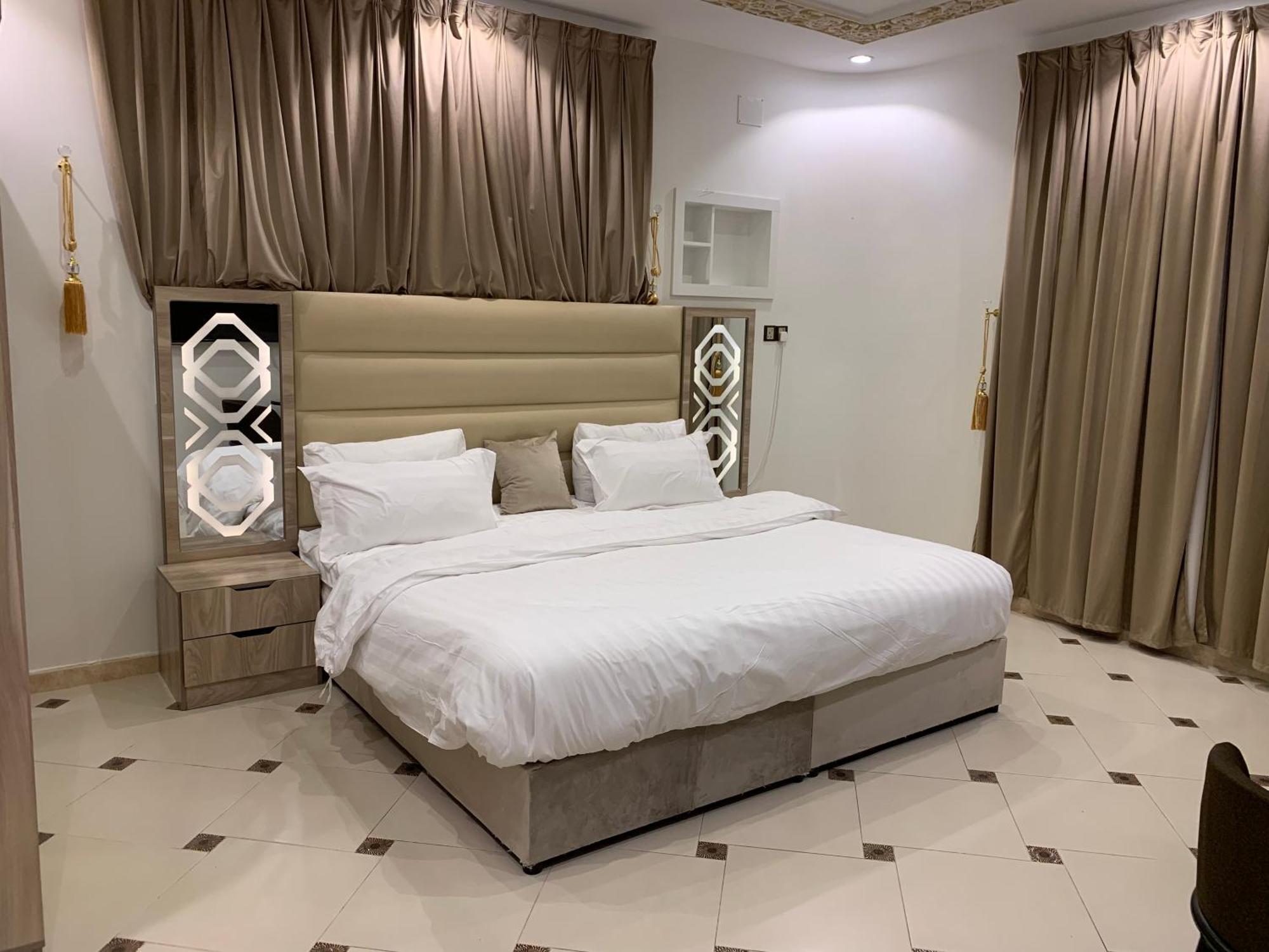 Friday Suites Al-ʿUla Esterno foto